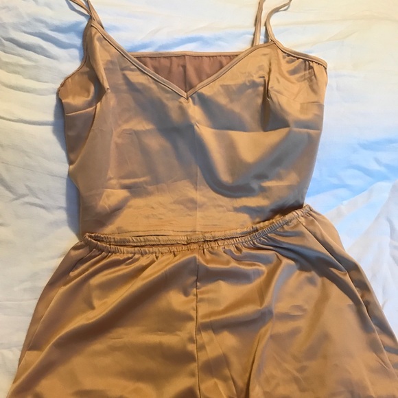 🚨 last one🚨NWT Women’s tan colored pajama set - Picture 3 of 4
